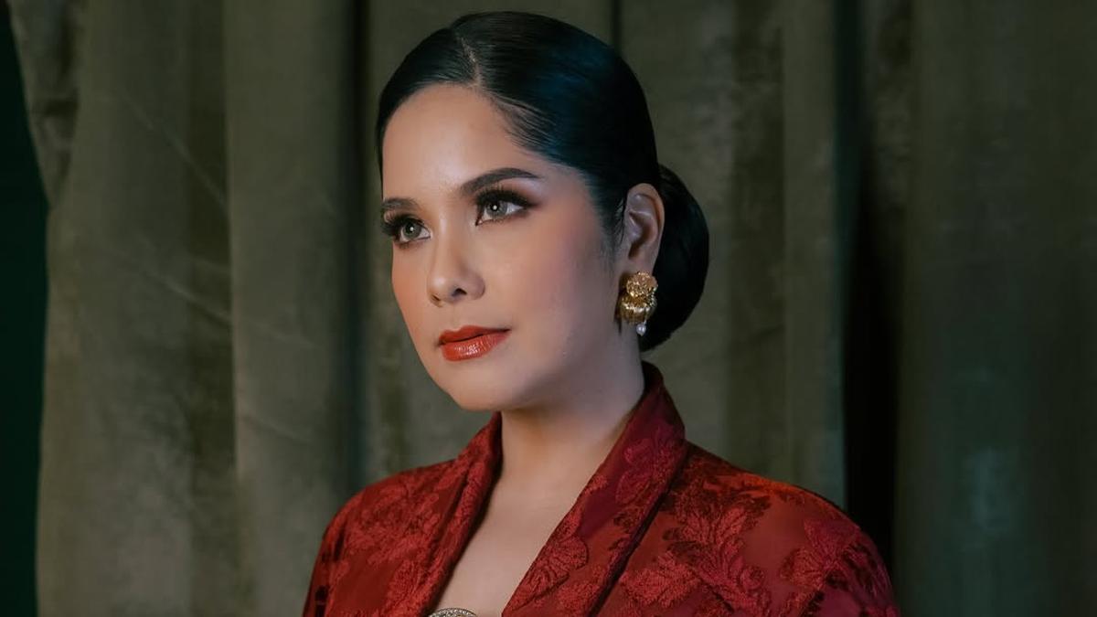 6 Pesona Annisa Pohan dalam Balutan Kebaya Merah, Elegan Pancarkan Aura Bangsawan