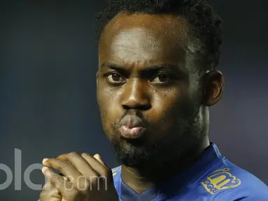 Gelandang Persib Bandung, Michael Essien, saat debut resmi di Liga 1 Indonesia. Persib Bandung akan menghadapi tuan rumah PS TNI pada laga pekan kedua Liga 1 di Stadion Pakansari, Cibinong, Bogor, 22 April mendatang. (Bola.com/M Iqbal Ichsan).