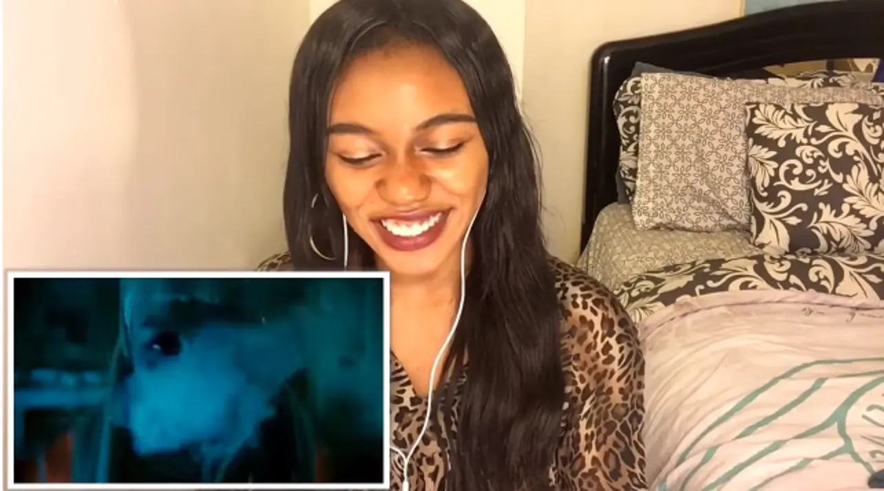 Reaksi vlogger menonton video klip Agnez Mo (Sumber: ThatVickeyGirl/ YouTube)