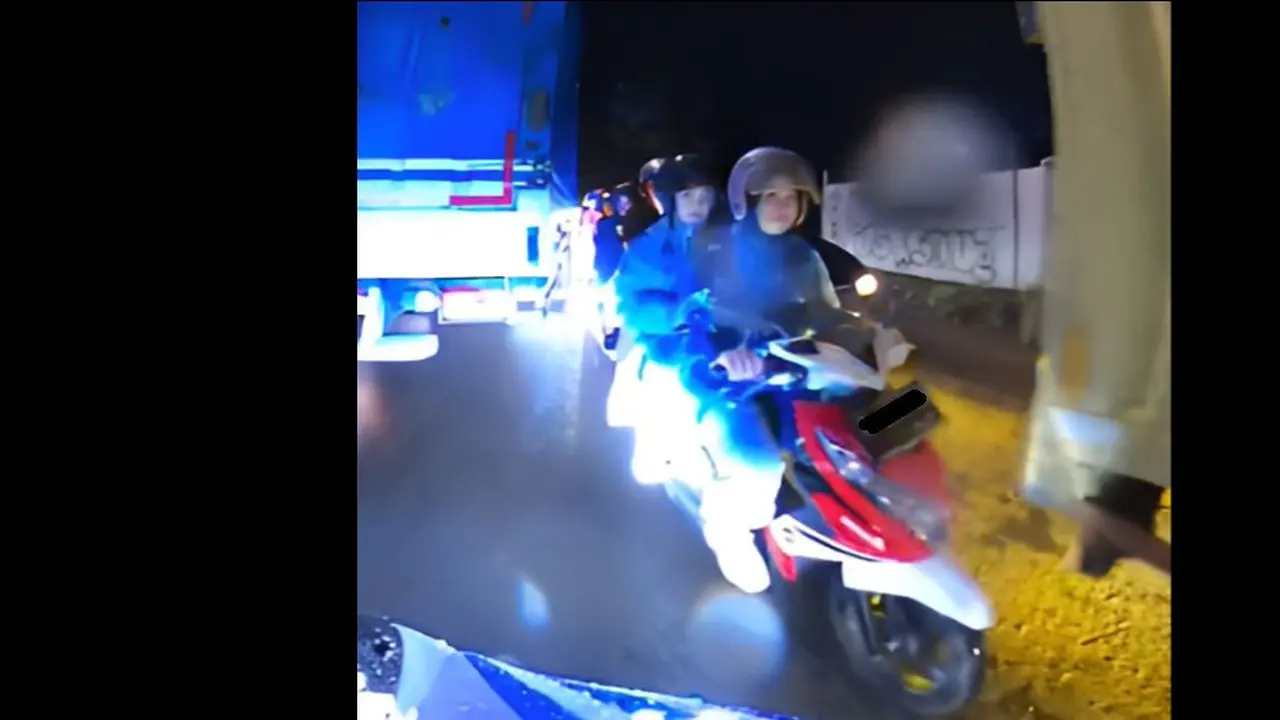 Cobaan Terberat Polisi di Jalan Raya adalah Ibu-Ibu Naik Motor, Ini Buktinya