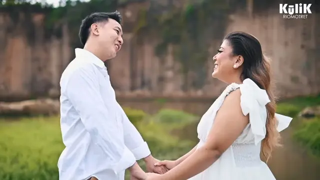 7 Momen Prewedding Regina Ivanova dengan Kekasih, Ditemani Anak Kambing