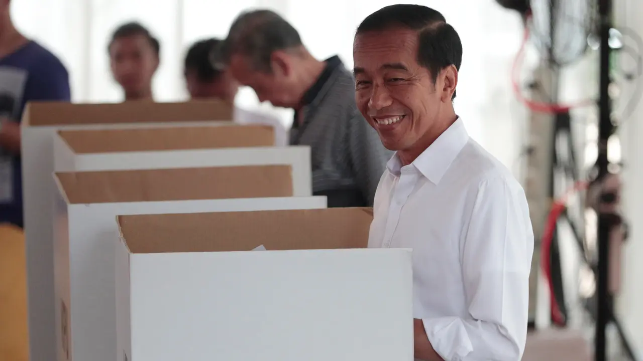 Jokowi Nyoblos di TPS 008