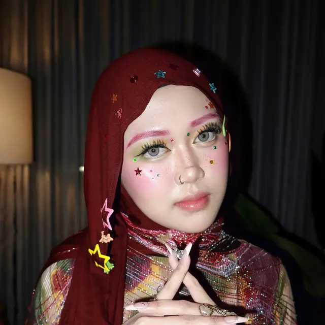 Veve merecreate makeup Naykilla yang sedang viral.
