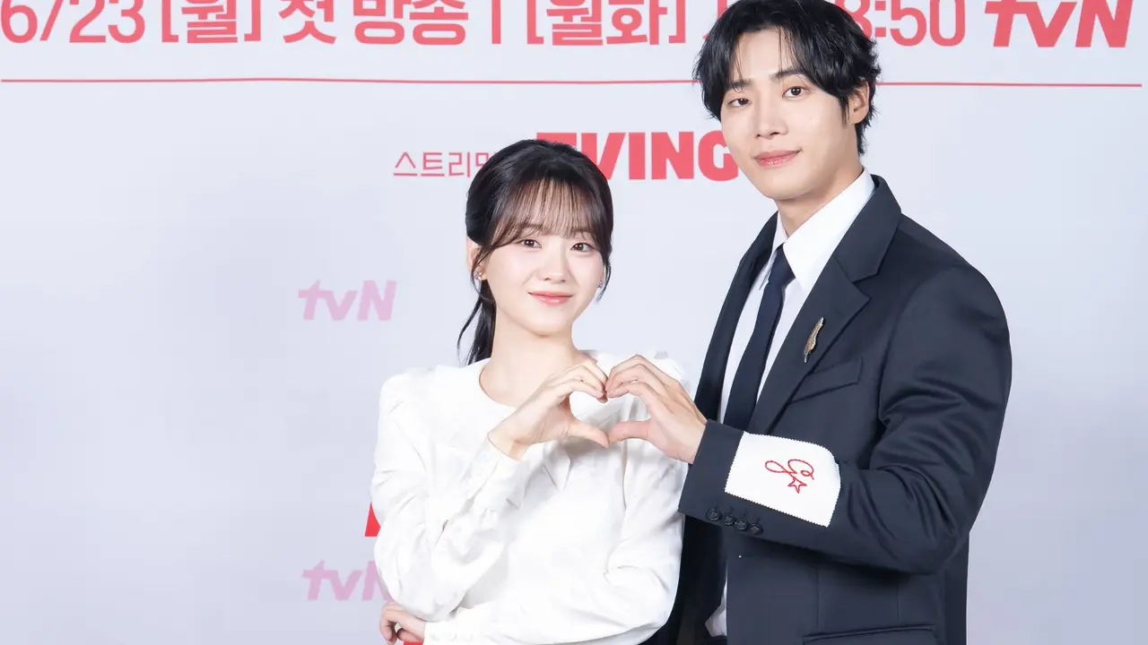 Cho Yi-hyun, Choo Young-woo dalam konferensi pers drakor Head Over Heels. (Kredit foto: Prime Video)