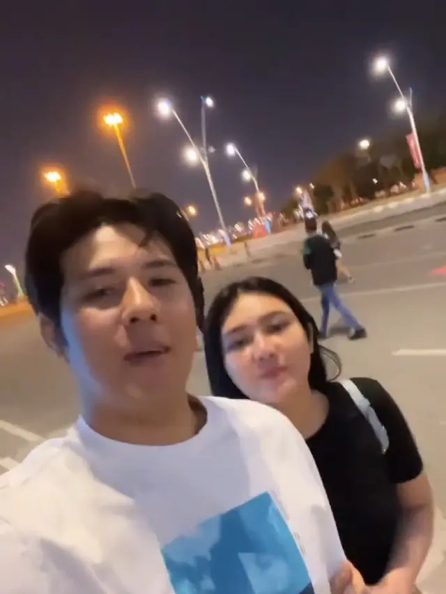 Via Vallen dan Chevra Yolandi nonton Piala Dunia 2022 Qatar (Foto: instagram @viavallen/@chevra_yo88)