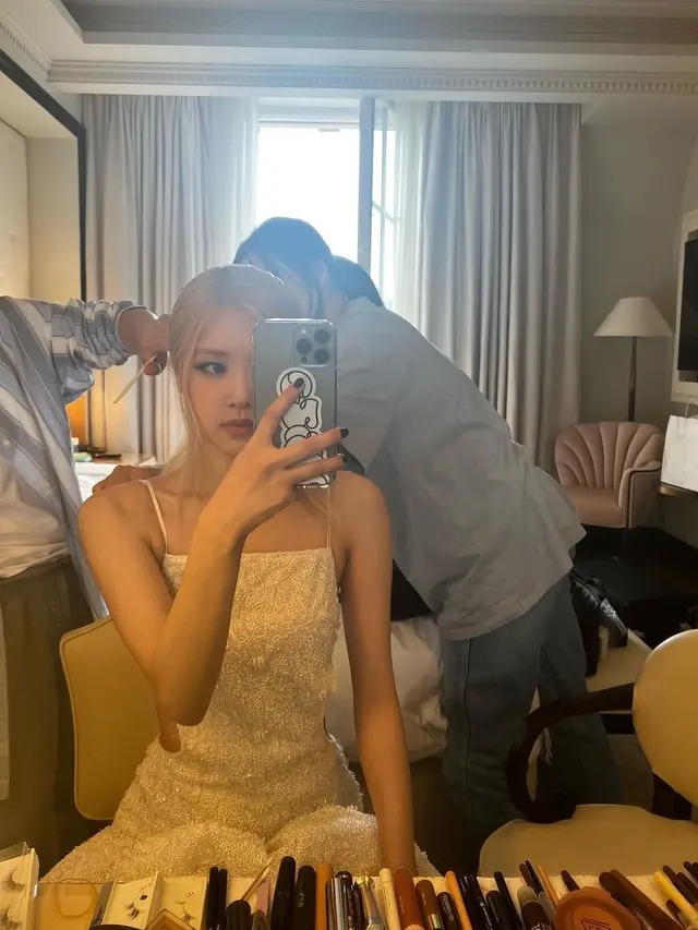 7 Gaya Penampilan Rose Blackpink saat Hadiri Pameran Tiffany & Co, Jadi Sorotan