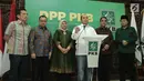 Ketua Tim Pemenangan Pemilu PKB, Marwan Jafar (ketiga kanan) memberikan dukungan kepada pasangan Bakal Cagub dan Cawagub Jawa Tengah, Sudirman Said dan Ida Fauziah di Jakarta, Selasa (9/1). (Liputan6.com/Faizal Fanani)