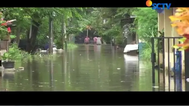 Banjir yang mengalir dari Sungai Ciliwung mengakibatkan ratusan rumah di Kebon Pala, Kampung Melayu, Jatinegara kembali terendam.