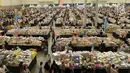 Pegunjung memadati bazar buku Big Bad Wolf 2019 di ICE BSD City, Tangerang, Minggu (3/3). Bazar buku terbesar yang dibuka mulai 1 - 11 Maret menghadirkan jutaan buku dari dalam dan luar negeri. (merdeka.com/Arie Basuki)