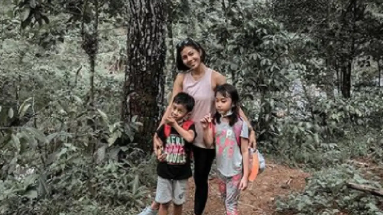 Meidy Safitri Suria dan kedua anaknya