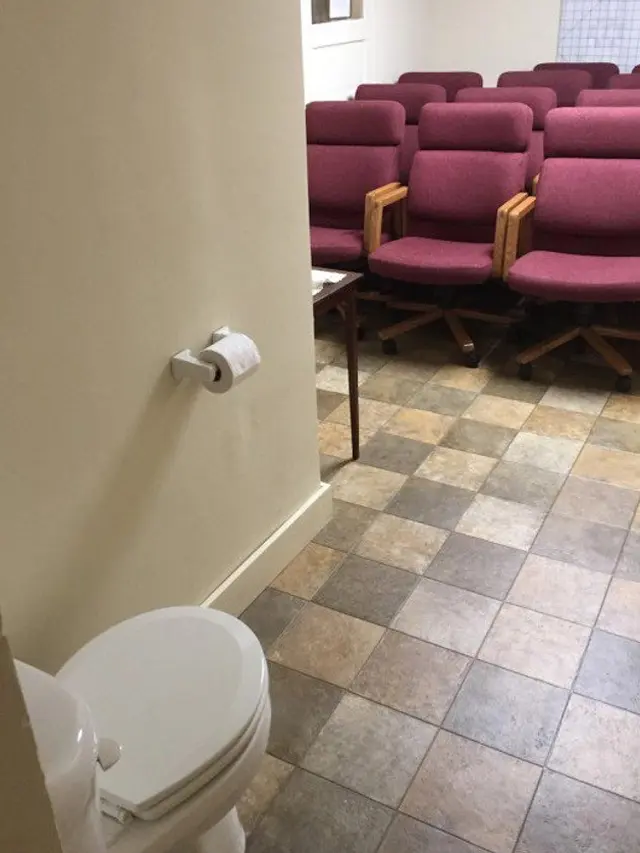 Enggak Habis Pikir, 7 Potret Desain Toilet Ini Nyeleneh Banget