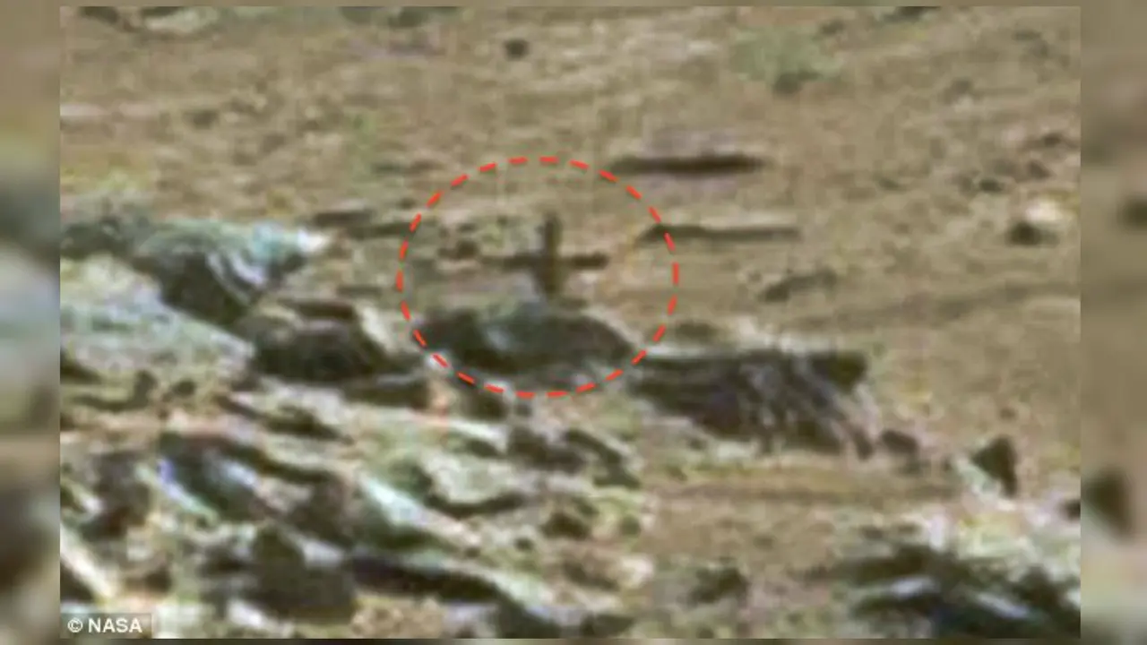 Pemburu UFO Mengklaim Melihat Salib di Mars-01