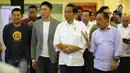 Presiden Joko Widodo (Jokowi) didampingi Direktur Utama Bank BTN, Maryono (kanan) mengunjungi stan acara Digital Startup Connect 2018 di Jakarta, Jumat (7/12). Acara ini dihadiri ribuan pelaku startup dari seluruh Indonesia. (Liputan6.com/Angga Yuniar)