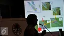 Menteri LHK, Siti Nurbaya memberi penjelasan saat Konferensi Pers di Kementrian LHK, Jakarta, Jumat (18/9/2015). Sepuluh perusahaan menjadi tersangka dalam pembakaran hutan yang menyebabkan terjadinya kabut asap. (Liputan6.com/Johan Tallo)