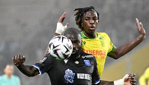 Tylel Tati diincar Manchester United (kanan/AFP)