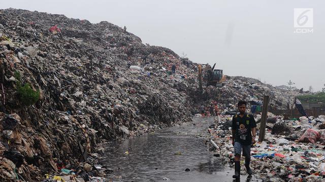 Penampakan Gunungan Sampah di TPA Burangkeng Bekasi