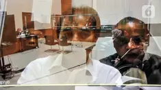 Terdakwa Roy Suryo hadir secara virtual atau online saat menjalani sidang perdana kasus meme stupa Candi Borobudur di Pengadilan Negeri Jakarta Barat, Rabu (12/10/2022). Sidang pembacaan dakwaan atas kasus meme stupa Candi Borobudur mirip Presiden Joko Widodo atau Jokowi tersebut dihadiri oleh terdakwa Roy Suryo secara virtual. (merdeka.com/Iqbal S. Nugroho)