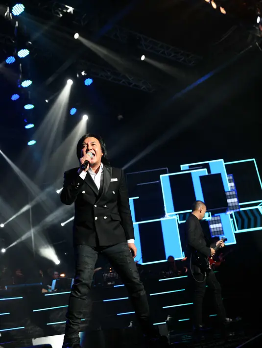 "Terus terang ini melebihi yang saya harapakan. Penonton stay, penonton energinya luar biasa, dan ternyata ditonton oleh banyak orang di selurah Indonesia, trending di twitter itu membuat bangga untuk saya," kata Ari Lasso. (Nurwahyunan/Bintang.com)