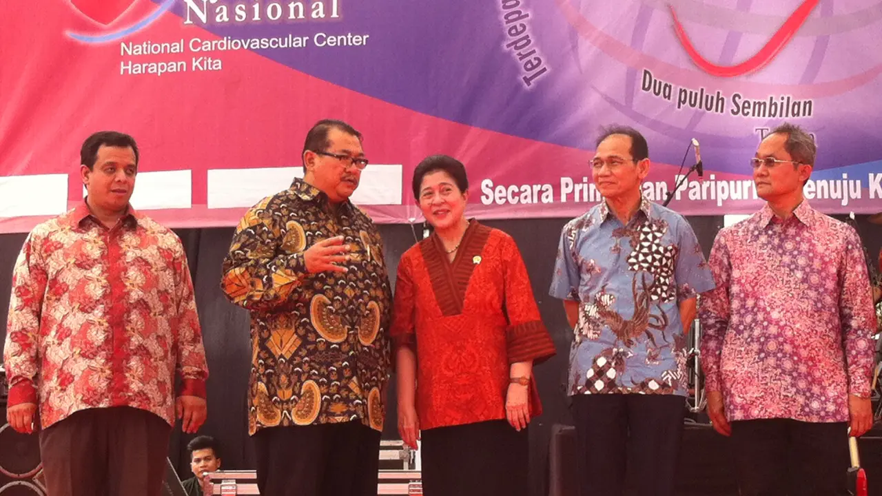 Perang Menkes Lawan Kebiasaan Merokok