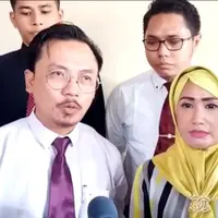 Ramainya pemberitaan perceraian Donny Kesuma membuat sang istri khawatir dengan psikologi anak di masa depan.