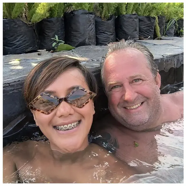 18 Tahun bersama, 6 potret mesra Lia Waode dan Volke Lange yang mesranya bak ABG