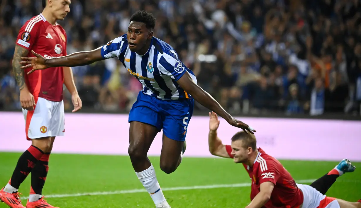Dragoes berhasil menyamakan kedudukan setelah Samu Omorodion mencetak gol kedua untuk FC Porto di menit ke-34. (MIGUEL RIOPA/AFP)