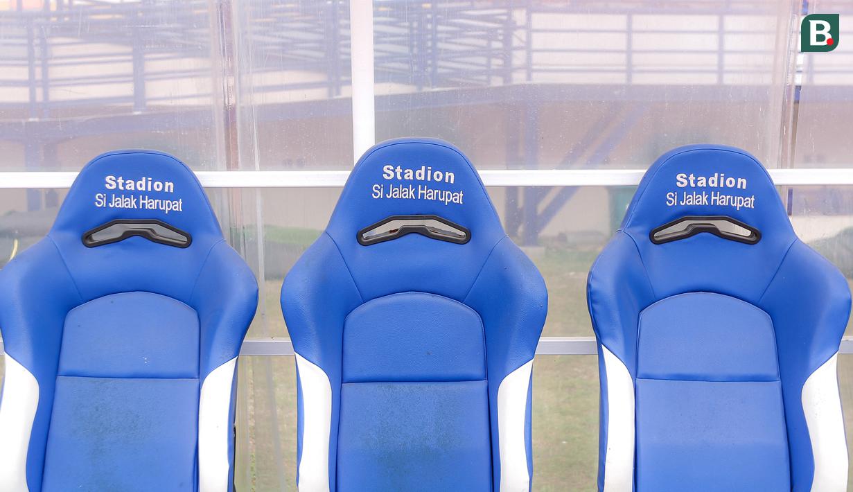 Bangku pemain di Stadion Si Jalak Harupat, Bandung, Sabtu (21/10/2023). (Bola.com/Bagaskara Lazuardi)