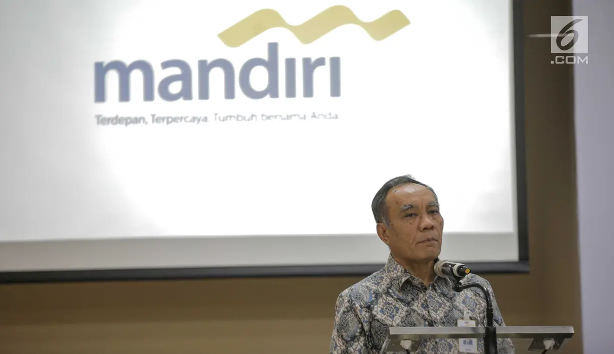 Direktur Retail Banking Bank Mandiri Donsuwan Simatupang memberikan sambutan sebelum penandatanganan perjanjian kerja sama di Jakarta, Rabu (4/9/2019). Kerja sama ini akan membantu kelancaran penerimaan pembayaraan perseroan. (Liputan6.com/Faizal Fanani)