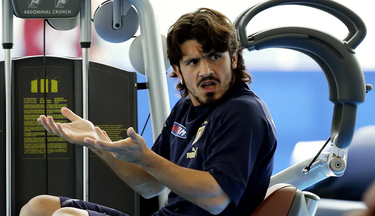 Gennaro Gattuso dianggap sebagai salah satu pemain yang garang dan agresif di dalam lapangan. Banyak yang mengatakan itu karena semangatnya untuk bermain bola, wajar jika dia dijuluki rhino. (AFP/Vincenzo Pinto)
