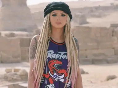 Zhavia Ward dan Zayn Malik didapuk menjadi penyanyi utama dalam soundtrack Aladdin dengan lagu A Whole New World. Tentu saja duet kedua penyanyi ini sangat mengagumkan. (Liputan6.com/IG/@zhaviaward)