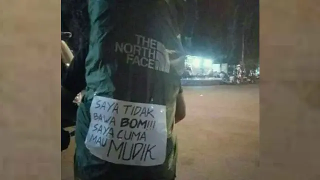 Di momen mudik kali ini, para pemudik menempelkan pesan bertuliskan curahan hatinya.