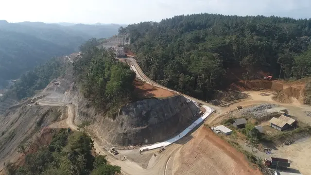 PT Waskita Karya (Persero) Tbk komitmen percepat pembangunan Bendungan Bener paket 2. (Foto: Waskita Karya)