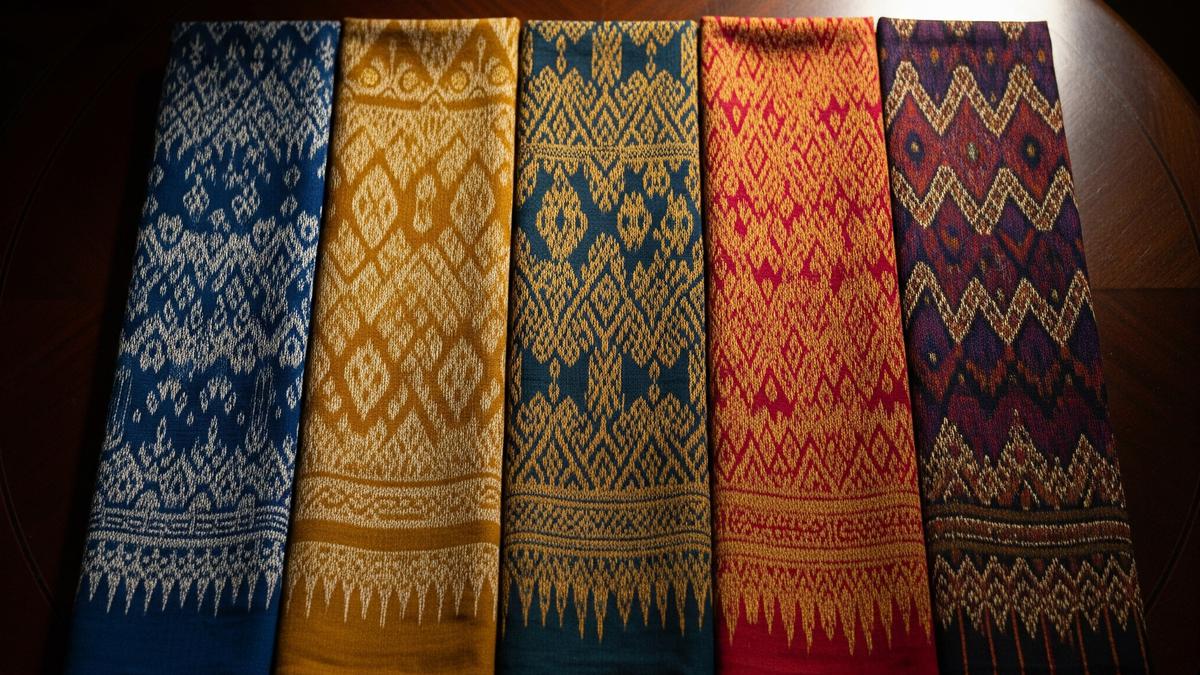 6 Inspirasi Model Rok Songket Kebaya Terbaru untuk Tampilan Eleganmu