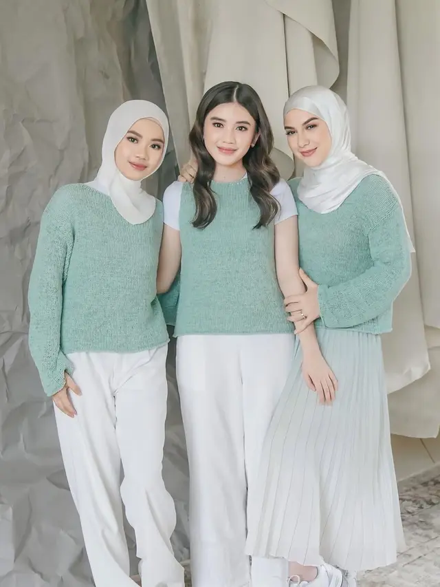 Gaya Pemotretan Irish Bella dengan Dua Anak Sambung (Foto: Instagram @_irishbella_)