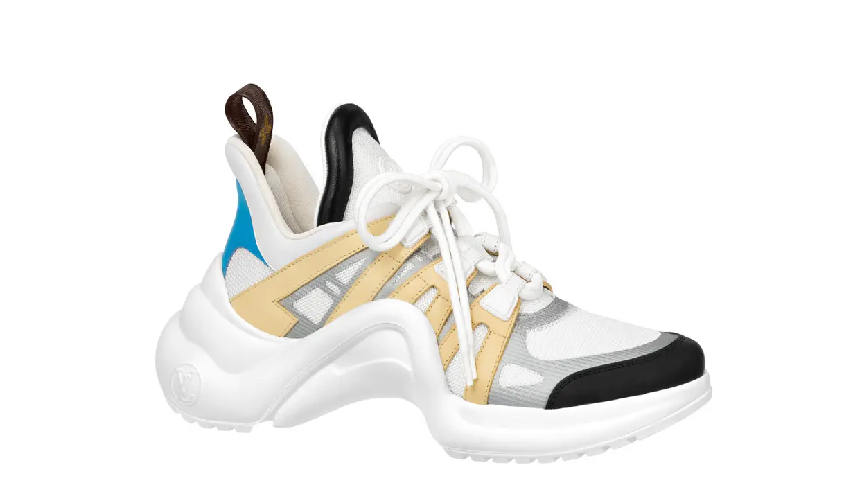 LV Archlight 2.0. Hadir dengan desain rafia, renda guipure, dan experimental rubber platform outsole pada tubuh sepatunya.