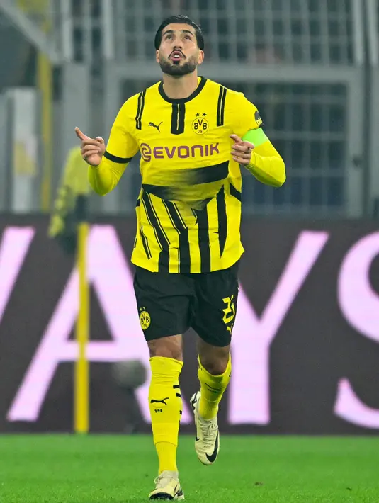 Gol Emre Can dari titik putih pada menit ke-7 membuka keunggulan Borussia Dortmund. (INA FASSBENDER/AFP)