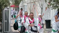 Seluruh jemaah haji, termasuk dari Indonesia hari ini, Sabtu (15/6/2024) melaksanakan wukuf di Arafah. Wukuf merupakan salah satu rangkaian puncak ibadah haji. (Foto: Humas Kemenag)