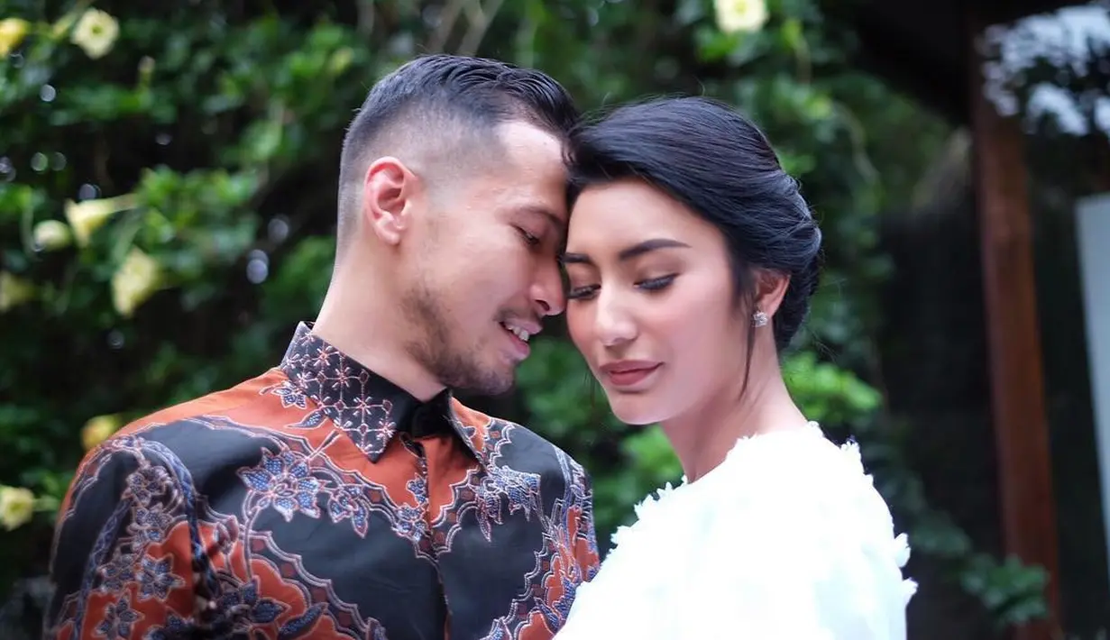 Siapa yang menyangka jika Tyas dan Raiden merupakan teman SMP walaupun beda sekolah. (foto: instagram.com/tyasmirasih)