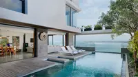 Santos Cliff View, salah satu vila di Bali yang menawarkan sensasi menenangkan dari air. (dok. Nakula)