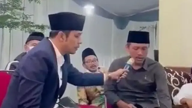 Gus Kautsar dan Gus Fahim ayah Gus Sunny Nyanyi Bareng (SS: YT. @ilhamulumudin)