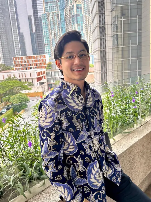 Dari Artis ke Panggung Politik, 7 Potret Teuku Rassya Putra Tamara Bleszynski yang Penuh Pesona (credit: instagram.com/teukurassya).