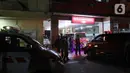 Suasana RSUD Sayang, Kabupaten Cianjur, Jawa Barat, Senin (21/11/2022). Data BNPB mencatat, hingga pukul 19.34 WIB sebanyak 62 warga menjadi korban meninggal dunia dan 25 orang tercatat masih tertimbun reruntuhan akibat gempa dengan kekuatan 5,6 SR di Kabupaten Cianjur. (Liputan6.com/Herman Zakharia)