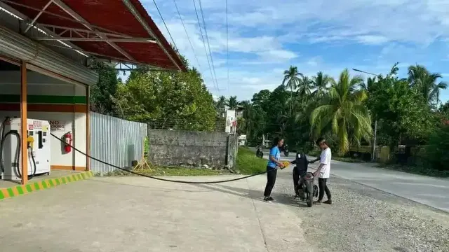 Kumpulan Potret Gaya Isi Bensin Kendaraan yang Bikin Geleng-Geleng Kepala (ist)