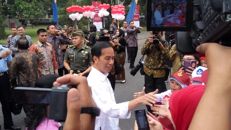 20170722-Jokowi-Yogyakarta-UGM