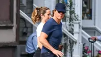 Tom Cruise and Ana de Armas: Adorable Moment in Vermont Confirms Dating Rumors?