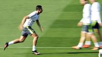 Penyerang Real Madrid, Cristiano Ronaldo, menjalani latihan di Valdebebas, Madrid, Jumat (20/11/2015), jelang laga kontra Barcelona. (AFP PHOTO / Javier Soriano)