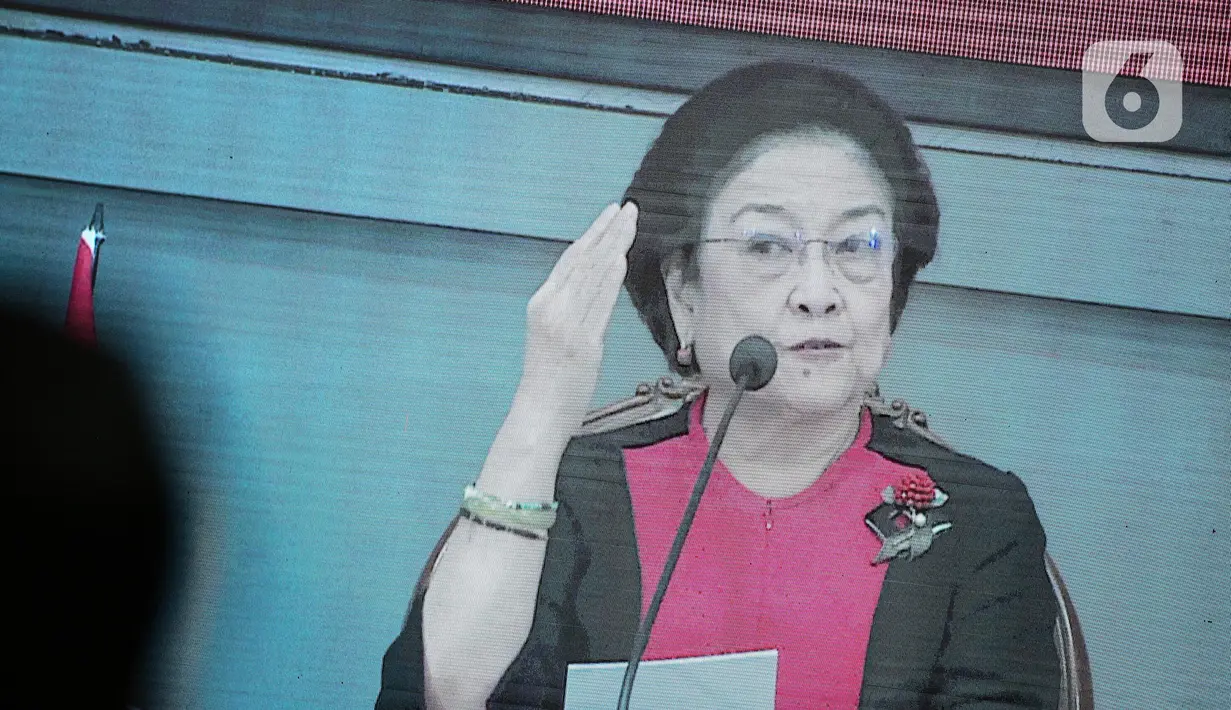 Ketua Umum PDIP Megawati Soekarnoputri menyampaikan arahan serta membuka Rakernas II PDIP di Jakarta, Selasa (21/6/2022). Rakernas PDIP kali ini mengusung tema 'Desa Kuat, Indonesia Maju dan Berdaulat'. (Liputan6.com/Faizal Fanani)