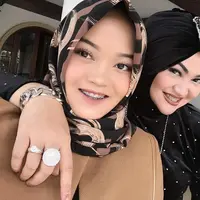 Putri Delina dan Ibunda (Sumber: Instagram/putridelinaa)