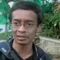 Aksi nekat Elanto Wijoyono menghadang konvoi motor besar di perempatan Condongcatur, Sleman, Yogyakarta, didukung banyak orang.