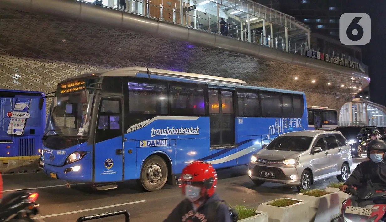Peluncuran rute baru Transjabodetabek ini memang menjadi bagian dari janji kampanye Pramono Anung dan wakilnya, Rano Karno. (Liputan6.com/Angga Yuniar)